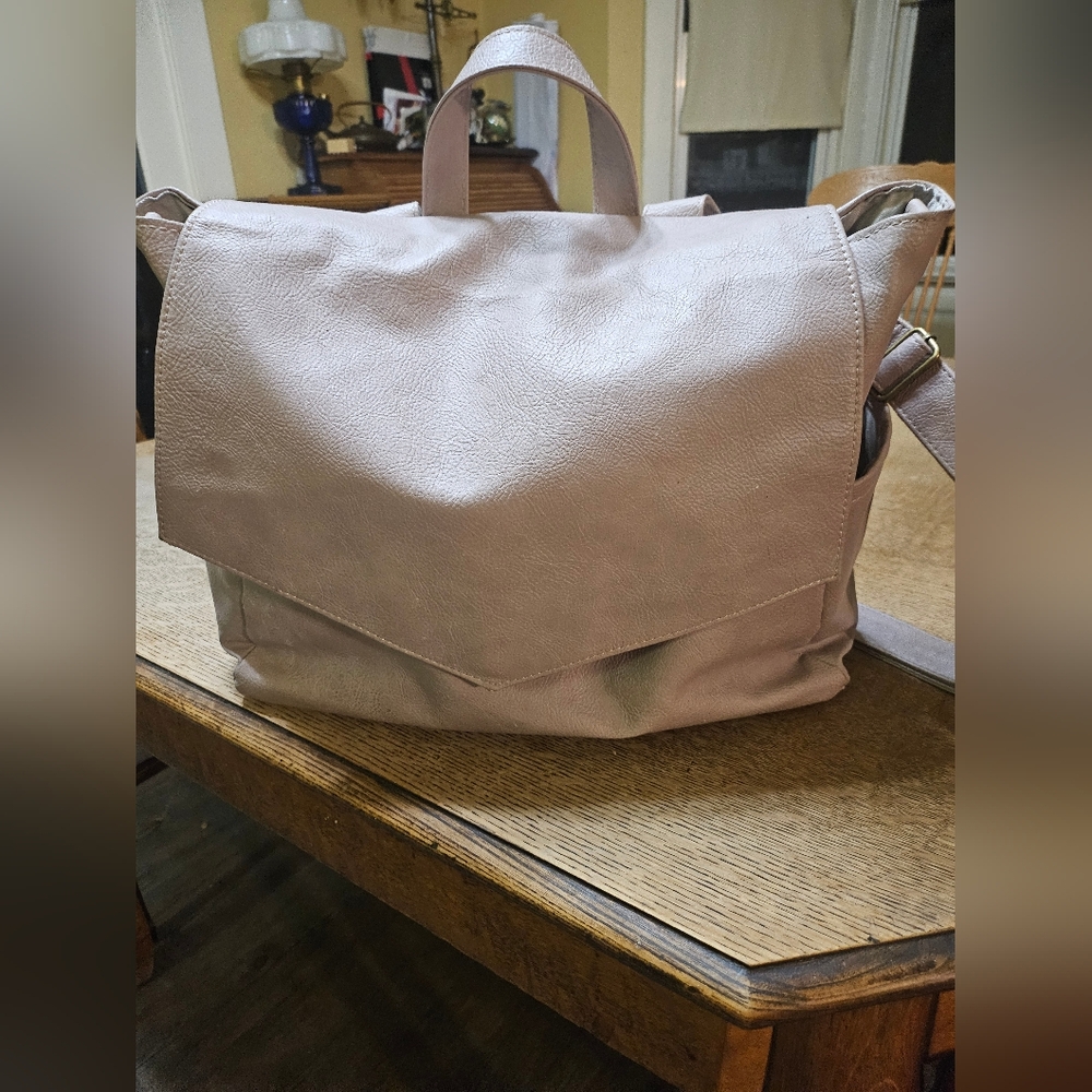 Elegant Tan Women's Bag - Picture 1 of 6